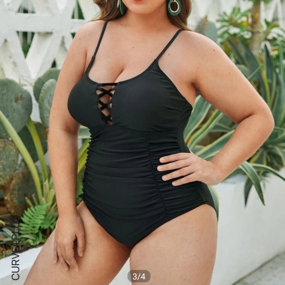 Plus size ruched bathing suit - Picture 1 of 3